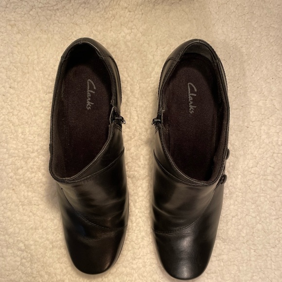 Clarks Black Learher Heeled Shoe - Picture 7 of 10